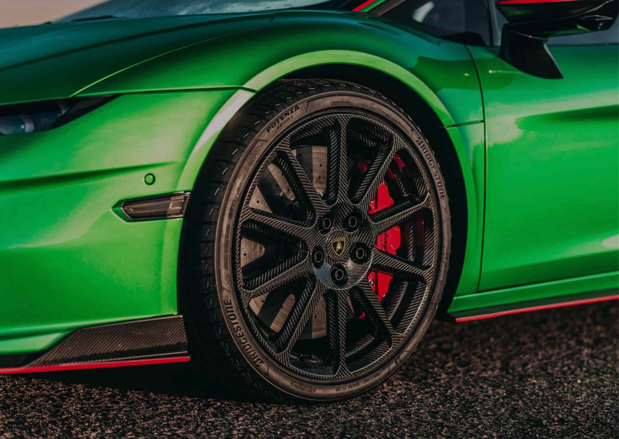 Lamborghini純正ホイールと承認タイヤ